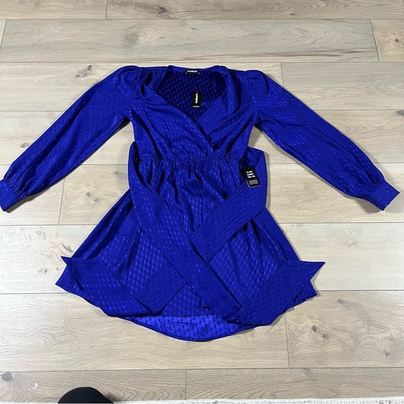 Express Women’s Satin Blue Tie Waist Mini Dress NWT - Picture 3 of 8